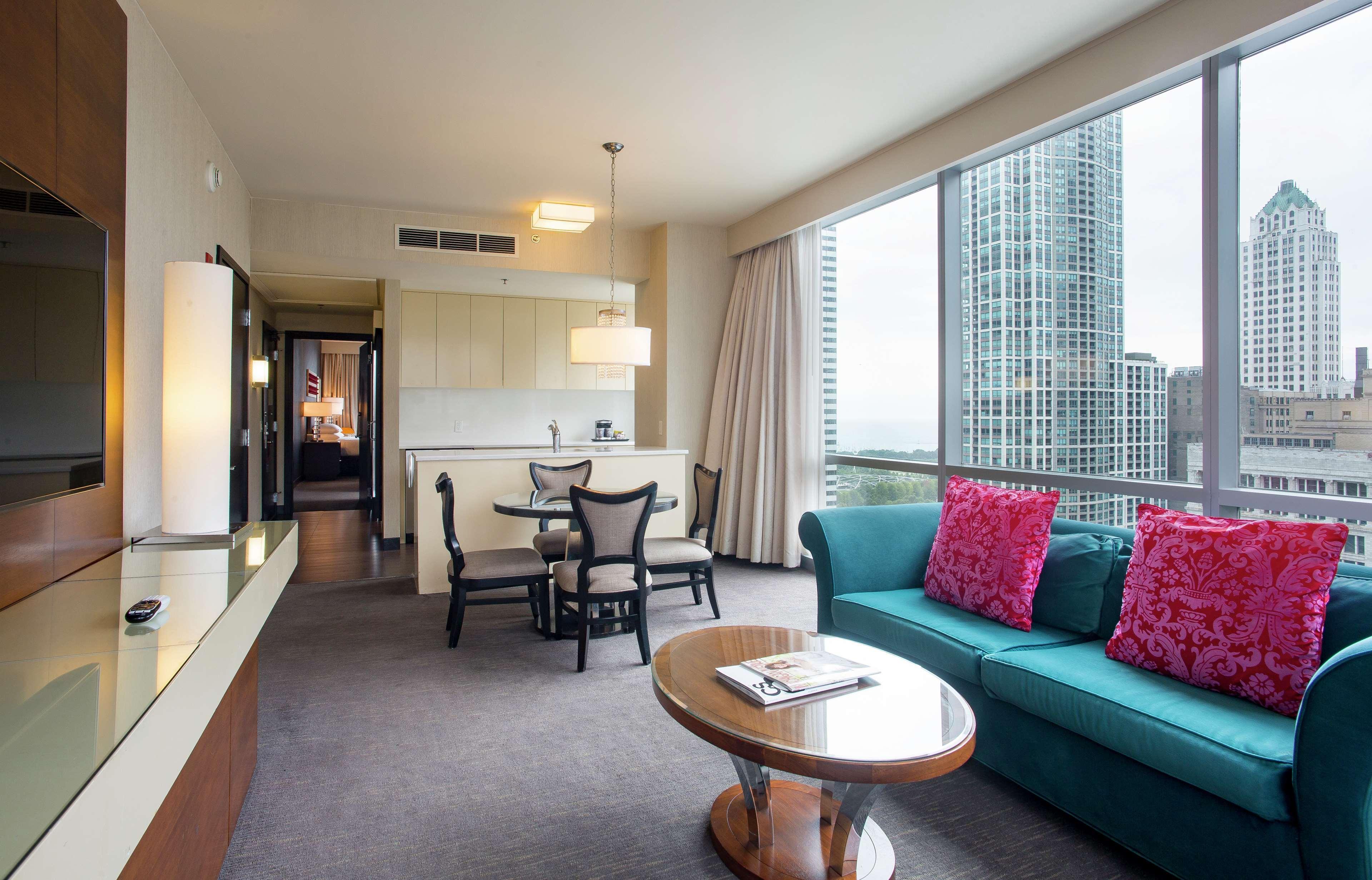 Thewit Chicago, A Hilton 4*