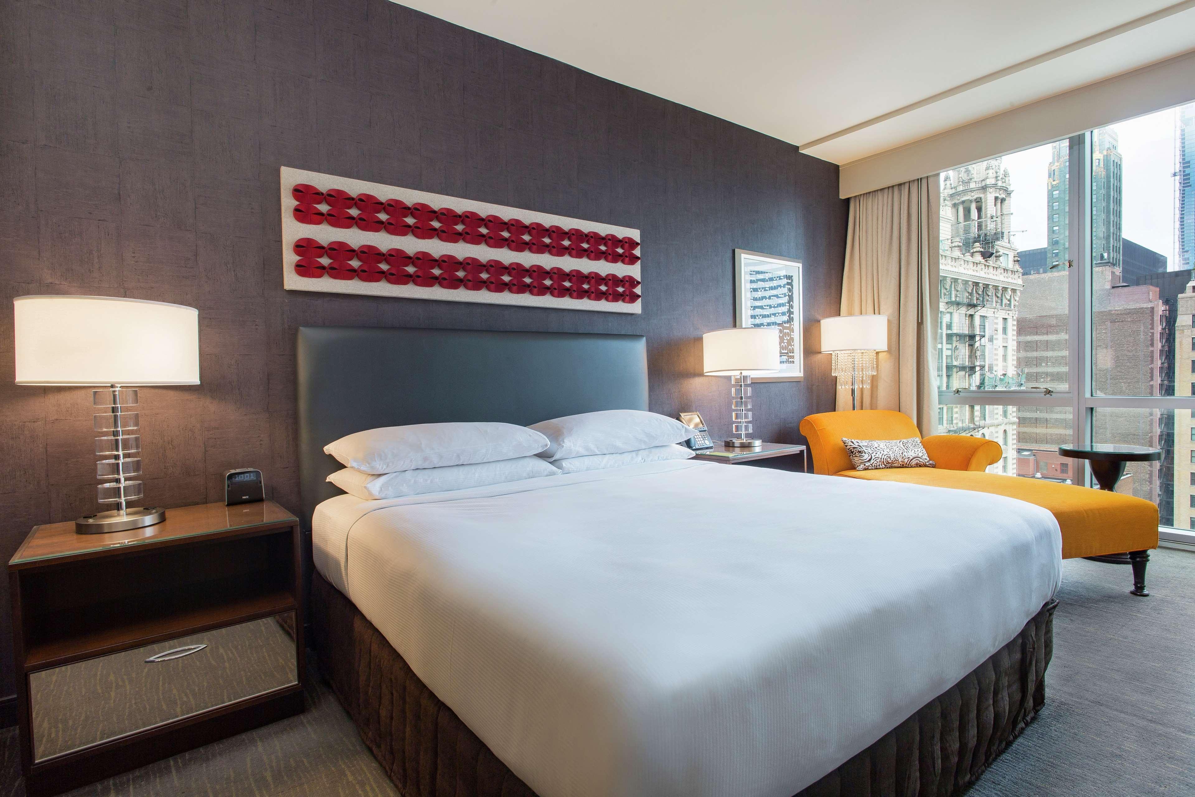 Thewit Chicago, A Hilton 4*
