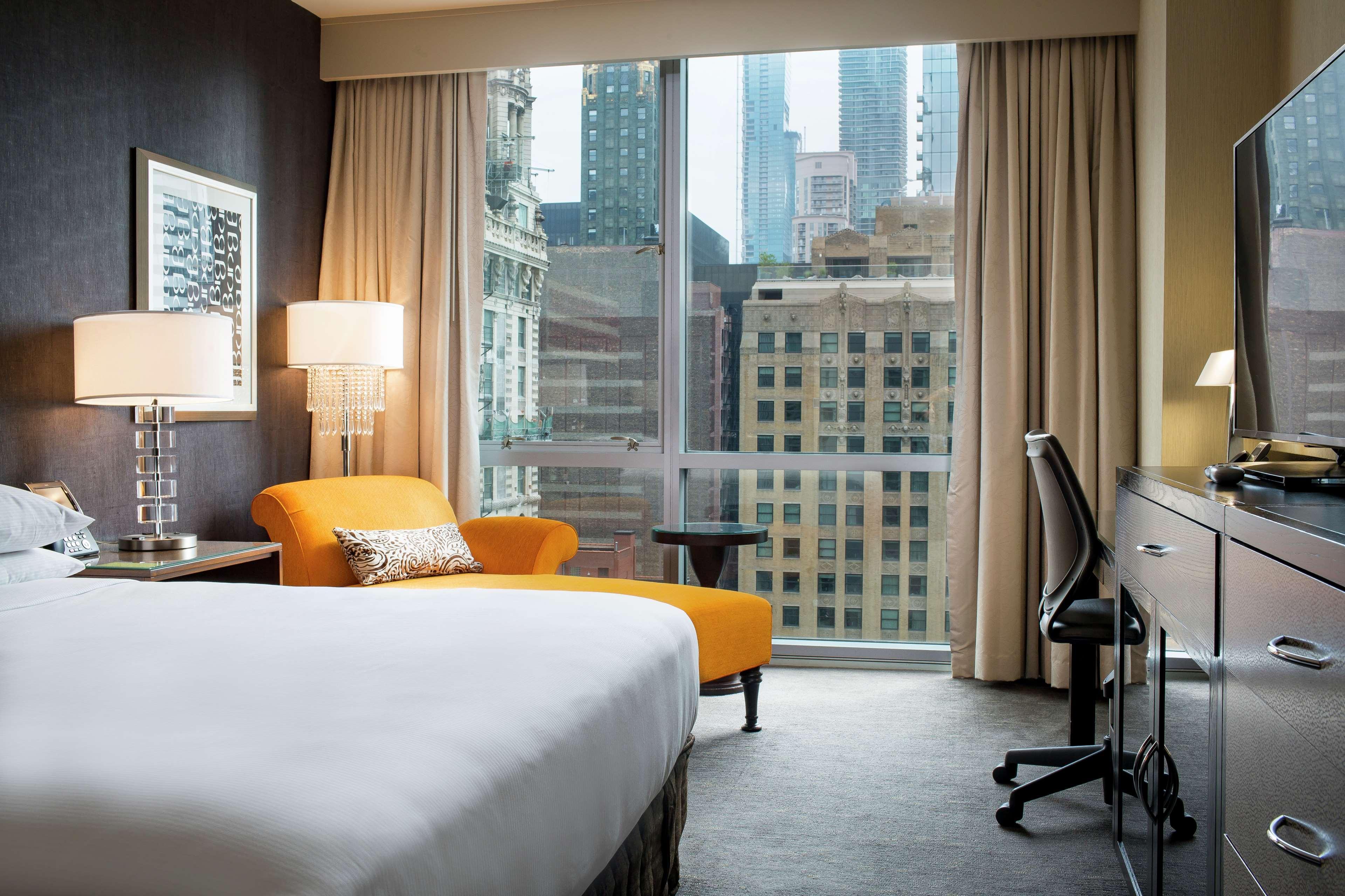 Thewit Chicago, A Hilton