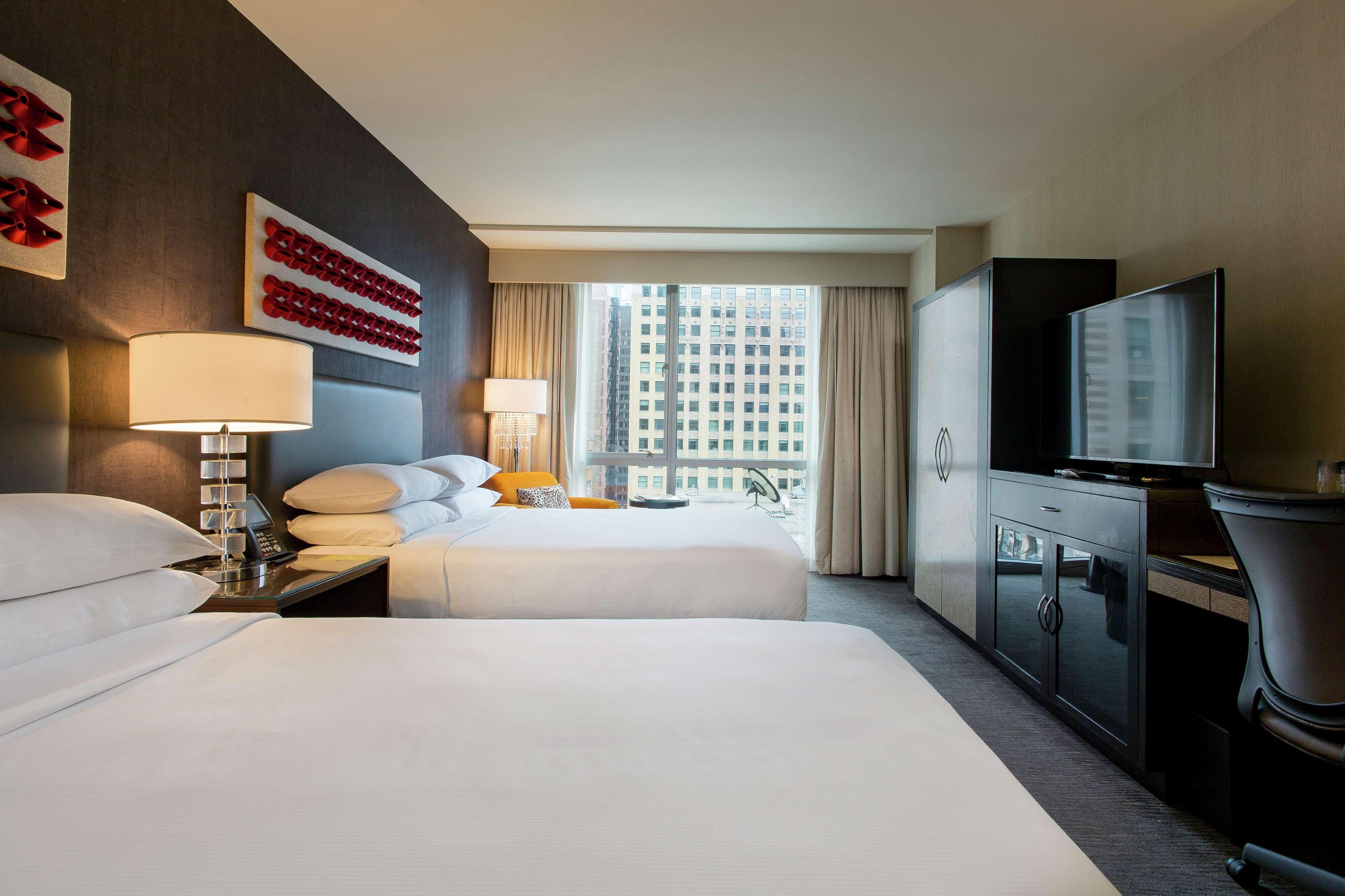 Thewit Chicago, A Hilton 4*