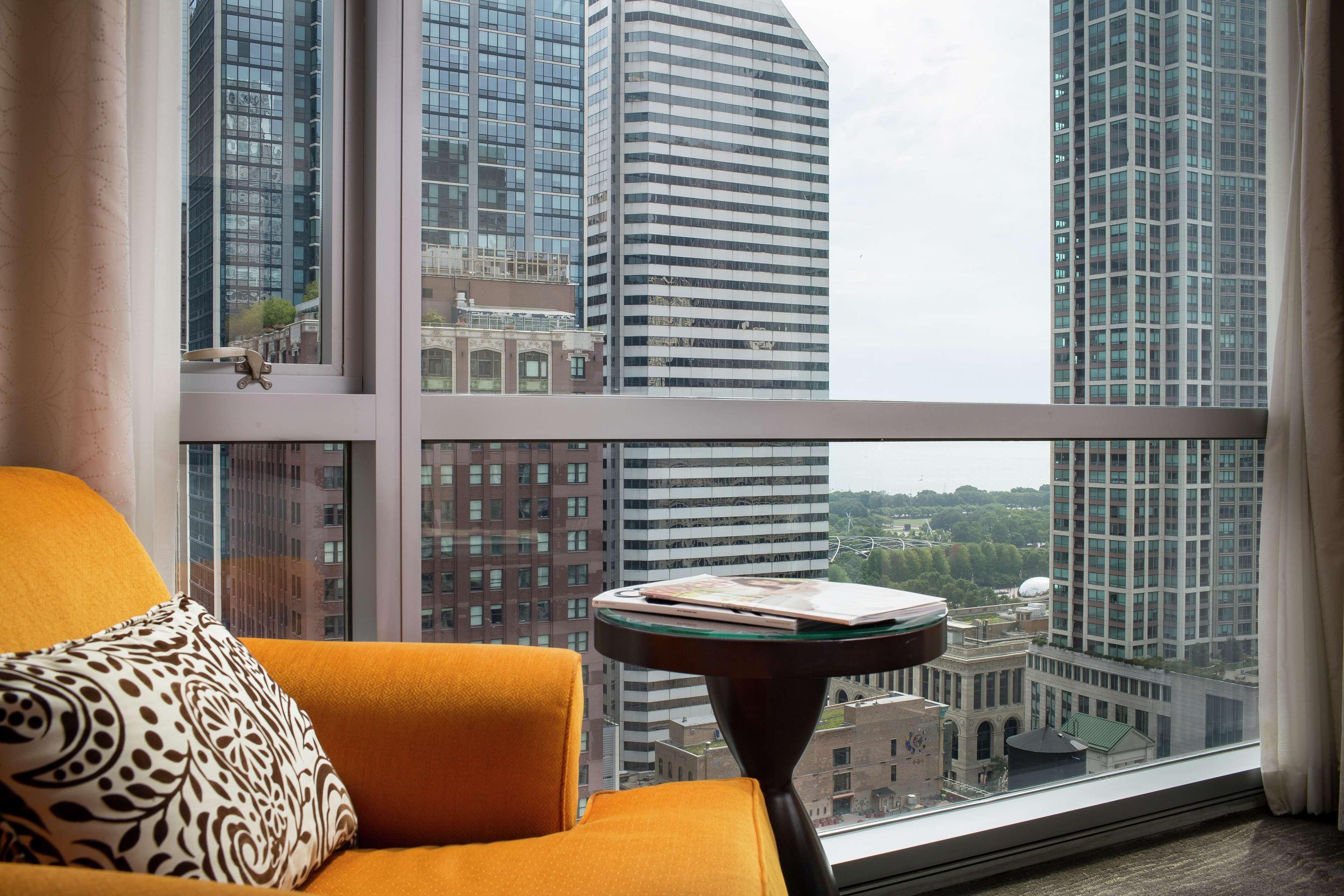 Thewit Chicago, A Hilton