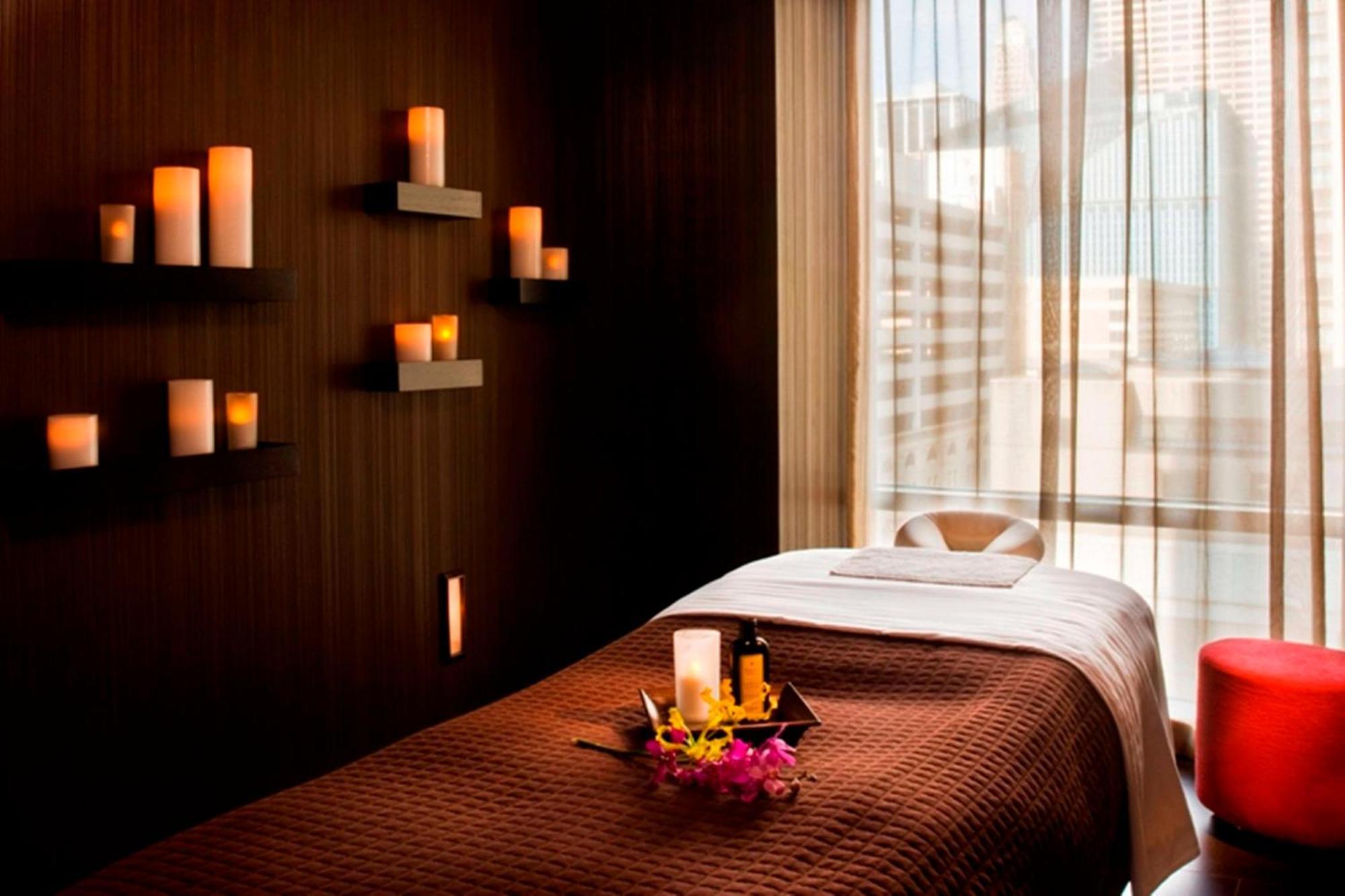 Thewit Chicago, A Hilton Chicago