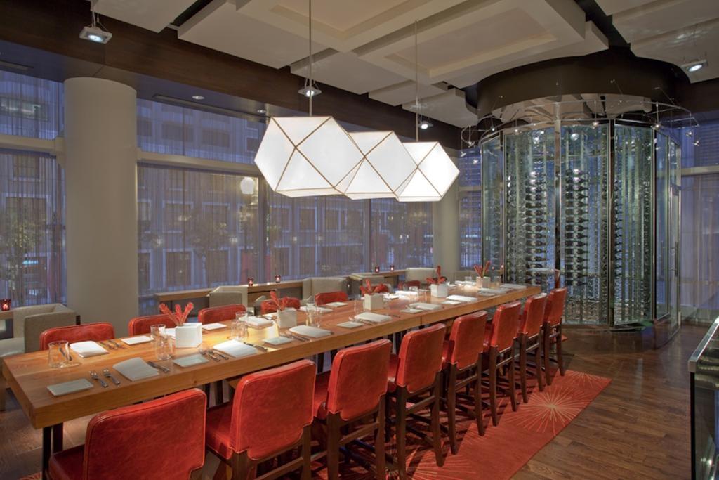 Hotel Thewit Chicago, A Hilton 4*